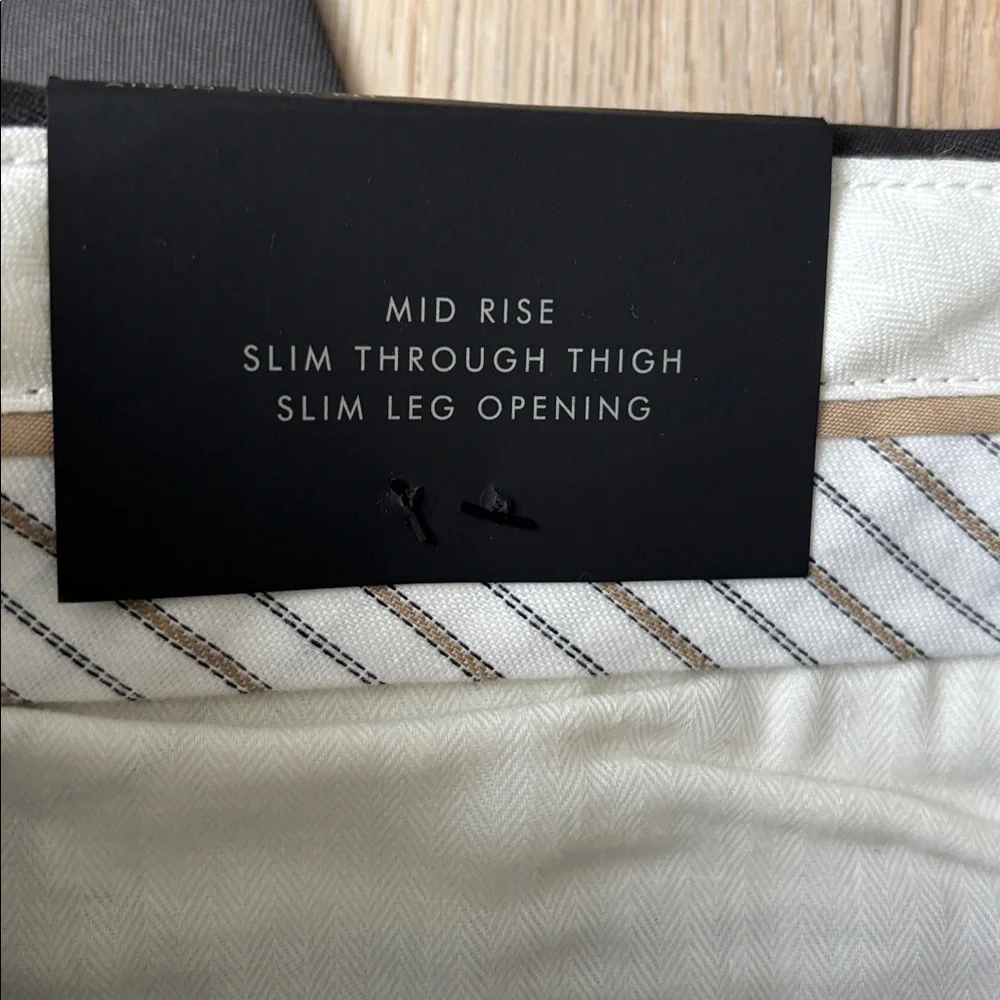 NWT Banana Republic Aiden Slim Fit Rapid Movement Chinos in Charcoal 33 x 34